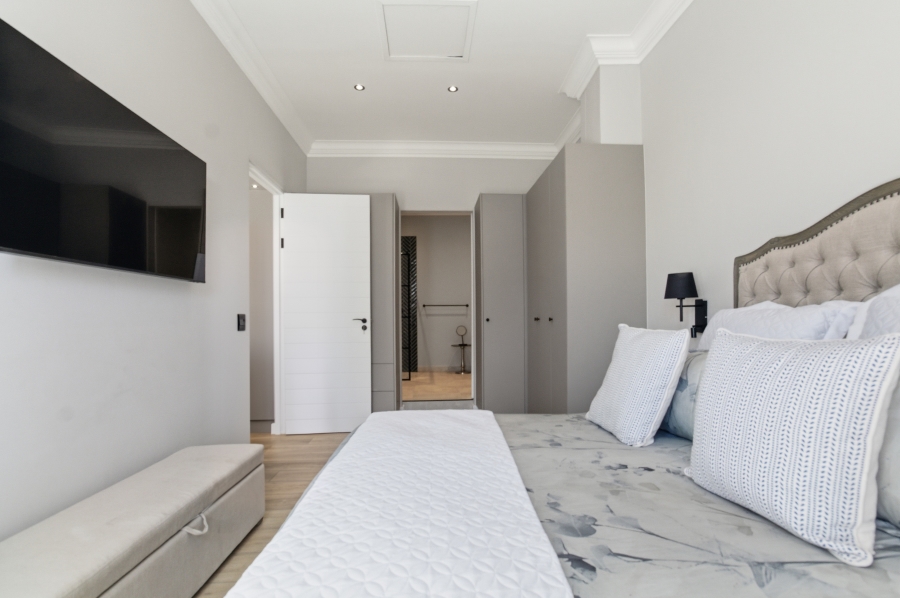 To Let 1 Bedroom Property for Rent in Sea Point Western Cape